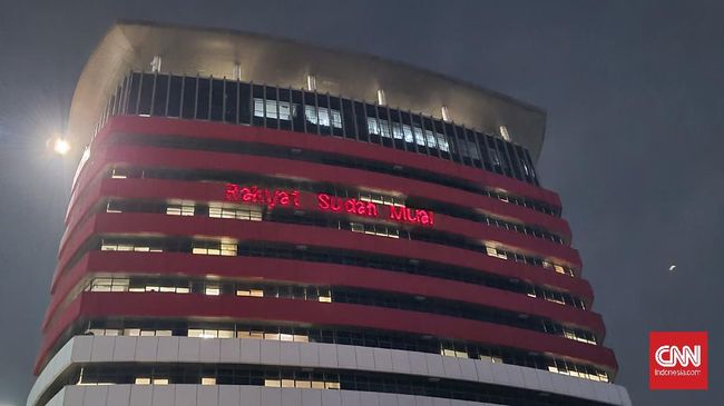 KPK Laporkan Aktivis Tembak Laser ke Polres Jaksel KPK menilai aksi aktivis menembakkan laser ke Gedung Merah Putih telah menimbulkan gangguan ketertiban dan kenyamanan KPK sebagai objek vital nasional.