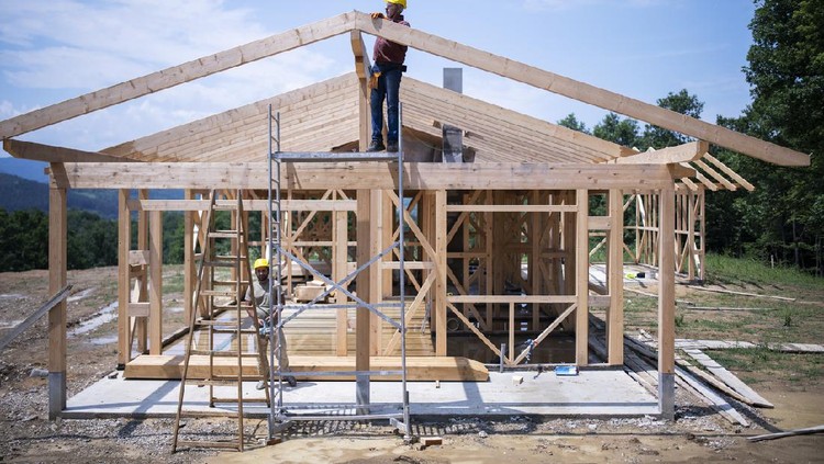 Ilustrasi bangun rumah Builders working on wooden construction site, modern wooden house.