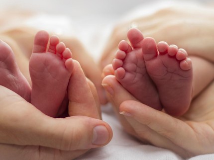 Kisah Unik Bayi Kembar Lahir Beda Hari, Bulan, dan Tahun, Kok Bisa?