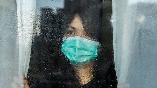 Dokter spesialis paru mengungkapkan beberapa gejala Covid-19 yang paling sering ditemukan pada pasien di Indonesia.