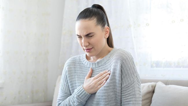 Demam, batuk, dan sakit tenggorokan jadi gejala umum Covid-19. Di luar itu, ada beberapa gejala Covid-19 yang tidak terlalu umum lainnya, yang perlu diwaspadai.