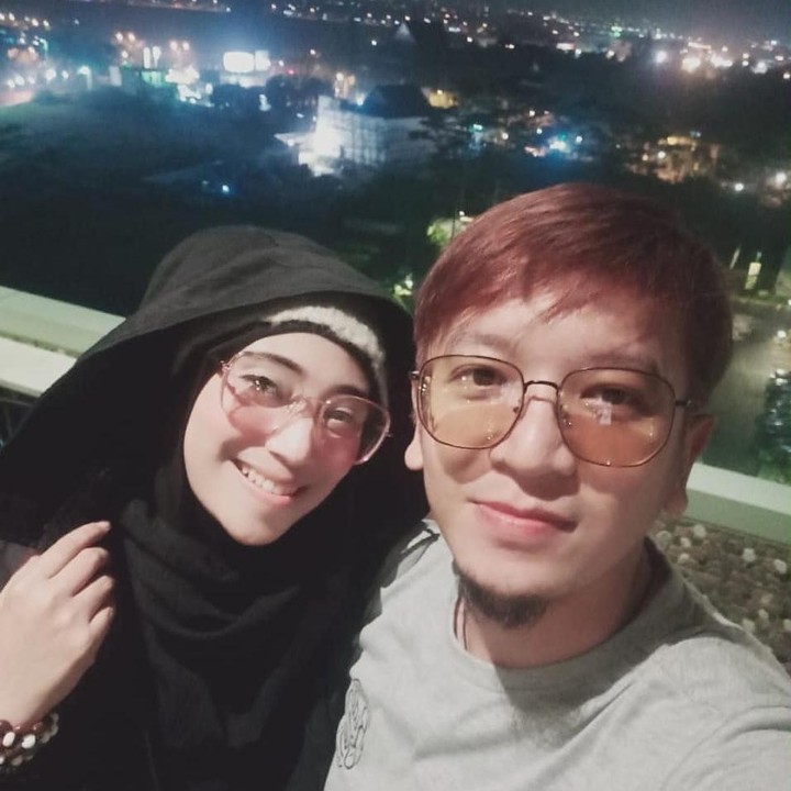 <p>Meski terpaut usia lebih tua dari pria yang akrab disapa Igo itu, Inka Christie tetap terlihat bahagia. Pasangan ini selalu terlihat harmonis, lho. (Foto: Instagram/inka_christie99)</p>