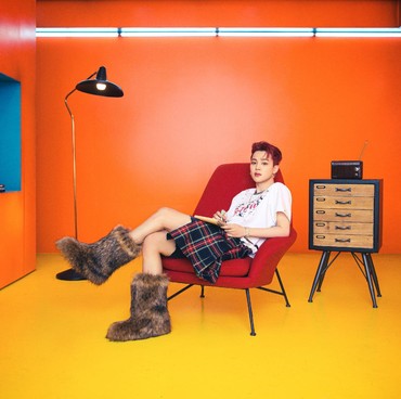 Pakai Rok di Konsep Foto Album 'Butter', Jimin BTS Tuai Pujian