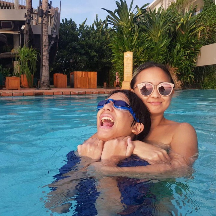 <p>Kabar terbaru Joanna Alexandra dibagikan oleh Sang Ibu. Dalam foto yang diunggah terlihat Joanna dan anak-anaknya sedang liburan di lokasi yang tidak disebutkan namanya. (Foto: Instagram @ninakairupan)</p>