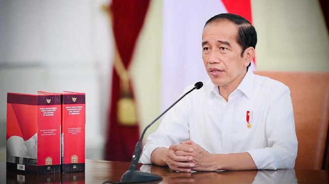 Presiden Jokowi disebut sebagai Presiden Orde (Paling) Baru oleh BEM UGM. Selain itu, Jokowi juga dijuluki The King of Lip Service dari BEM UI.