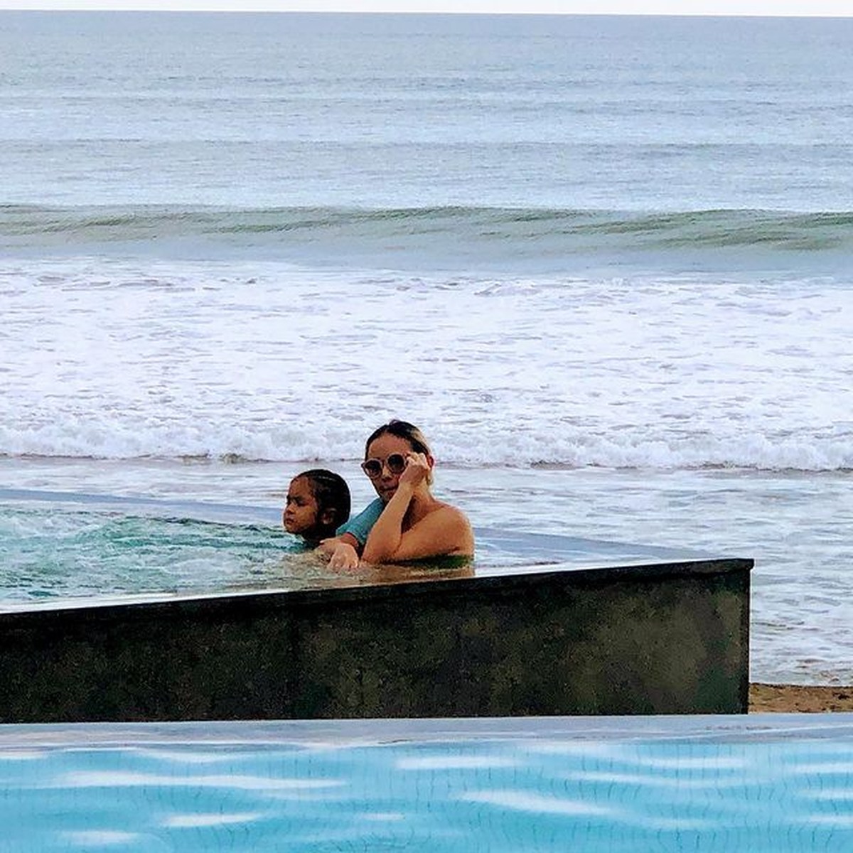 Setelah sebulan lebih kepergian Raditya Oloan&comma; Joanna dan anak-anak sudah mulai bangkit&period; Yuk kita intip kondisi terbaru mereka&excl;