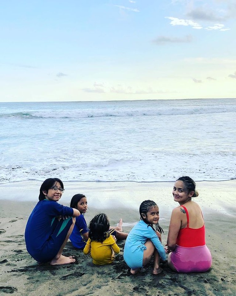 Setelah sebulan lebih kepergian Raditya Oloan, Joanna dan anak-anak sudah mulai bangkit. Yuk kita intip kondisi terbaru mereka!