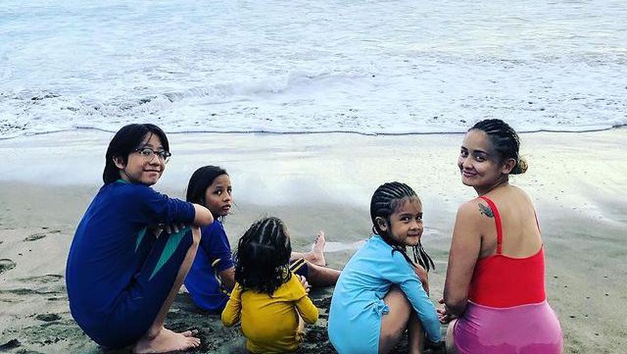Setelah sebulan lebih kepergian Raditya Oloan, Joanna dan anak-anak sudah mulai bangkit. Yuk kita intip kondisi terbaru mereka!