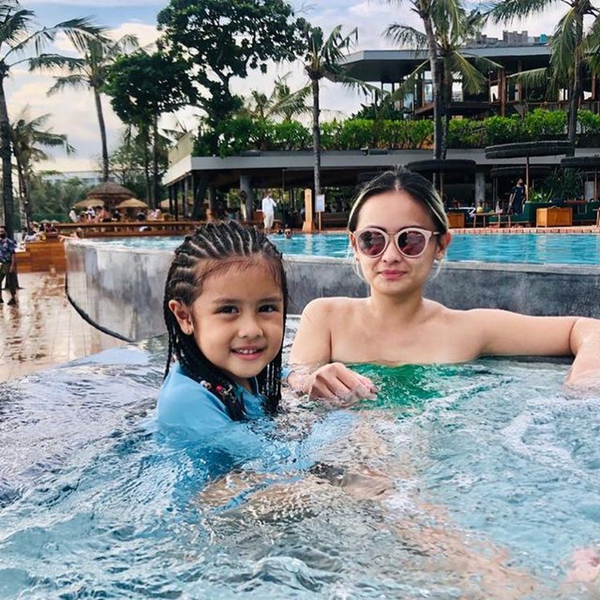 Setelah sebulan lebih kepergian Raditya Oloan&comma; Joanna dan anak-anak sudah mulai bangkit&period; Yuk kita intip kondisi terbaru mereka&excl;