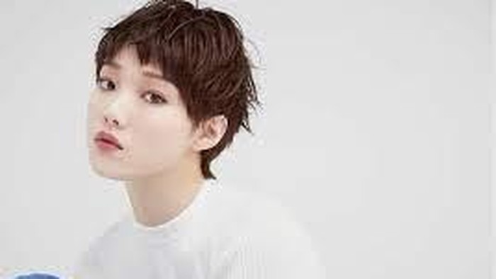 Penampilan Rambut Pendek Lee Sung Kyung di Majalah ELLE Korea