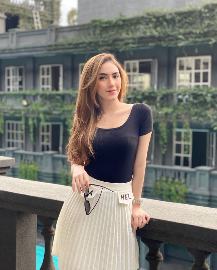 Namanya kembali mencuat ketika Rizky Billar hendak menikah. Netizen kerap membandingkannya dengan Lesti Kejora, calon istri Rizky Billar. (foto: instagram.com/syahralarez_new)
