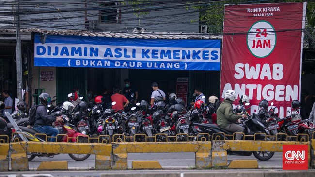 Kemenkes menetapkan harga acuan tertinggi rapid antigen-swab terbaru, yakni Rp250 ribu untuk Pulau Jawa dan Rp275 ribu untuk luar Pulau Jawa.