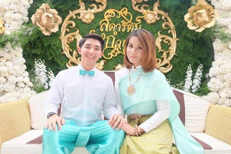Perjalanan Transgender Cantik Sebelum & Sesudah Dinikahi Berondong Transgender cantik yang bernama Bow sedang viral karena resmi menikah dengan seorang berondong. Yuk kita intip transformasinya!