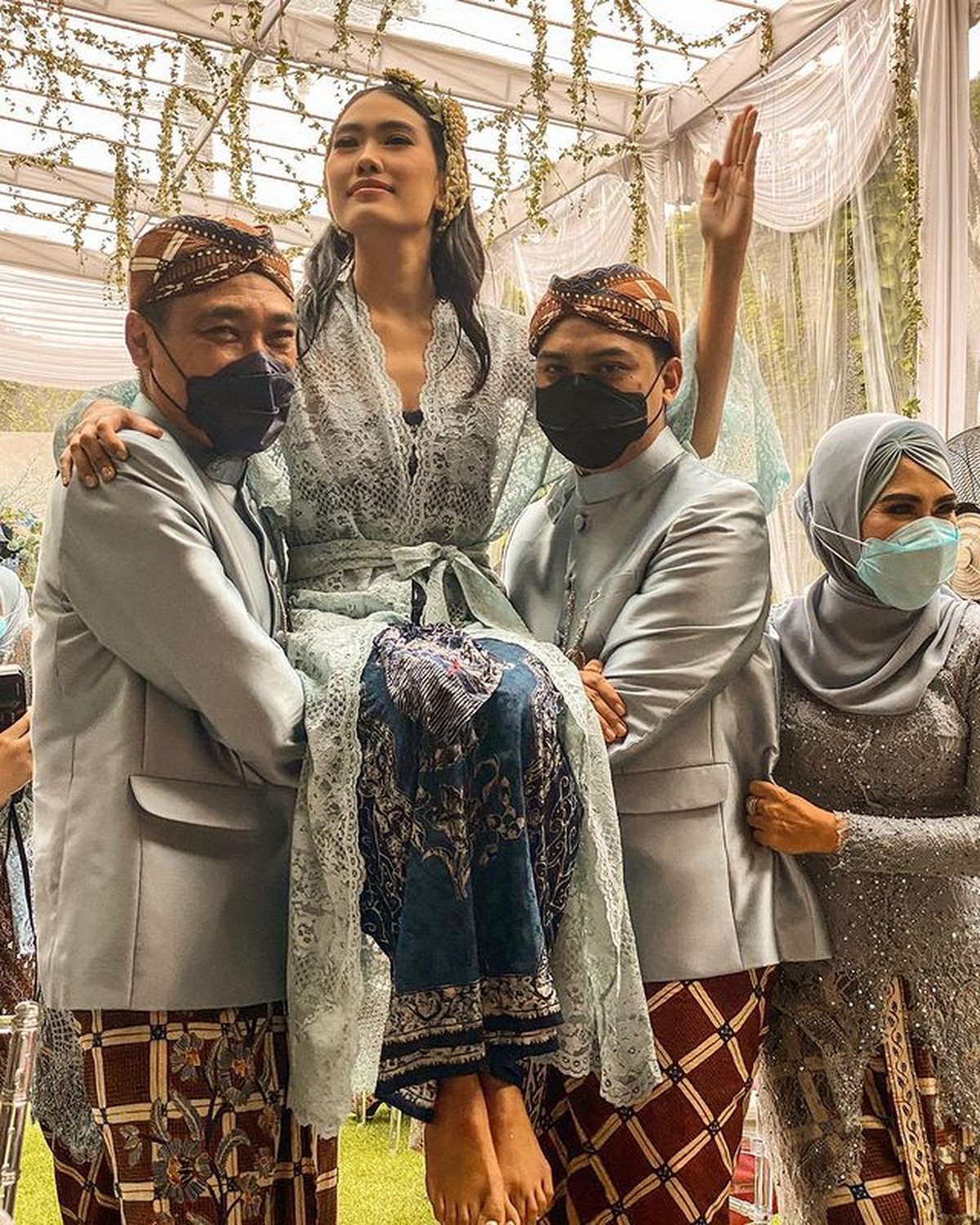 Alika Islamadina dan Raja Siregar kini telah resmi jadi pasangan suami istri&period; Yuk kita intip rangkaian proses pernikahan Alika&excl;