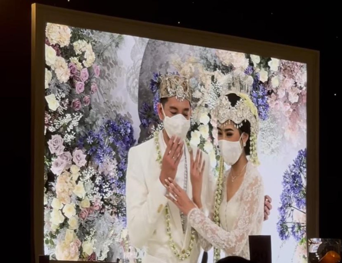 Alika Islamadina dan Raja Siregar kini telah resmi jadi pasangan suami istri&period; Yuk kita intip rangkaian proses pernikahan Alika&excl;