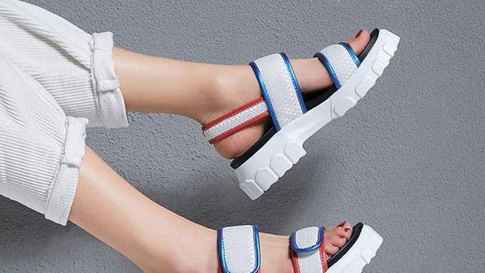 5 Rekomendasi Sepatu Sandal dari Brand Lokal yang Nyaman Dipakai Seharian