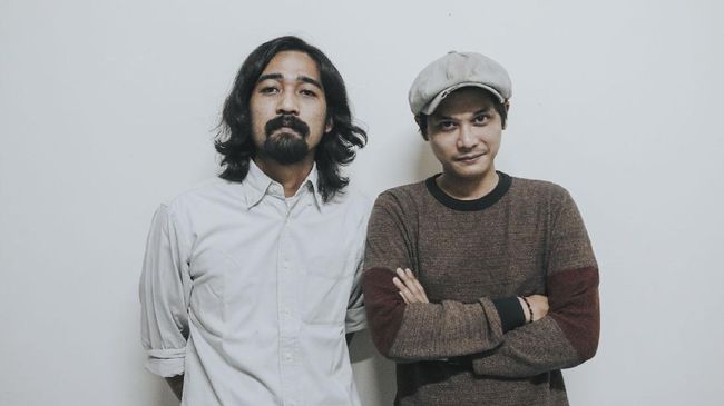 Lewat Dendang Sangsi, band Silampukau menangkap satu isu dalam berbagai kejadian tersebut lewat Dendang, yakni distrust alias ketidakpercayaan.
