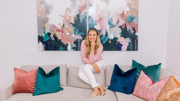 Bisa Tetap Photoshoot di Rumah, Begini Contoh Tips Dekorasi Ruangan yang Seru!