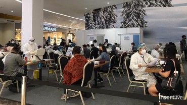 img-title Warga Antusias Ikuti Vaksin COVID-19 Gratis di TSM Cibubur