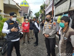 Kasus COVID-19 di Surabaya Meroket, Walkot Eri Sidak Wilayah Zona Merah