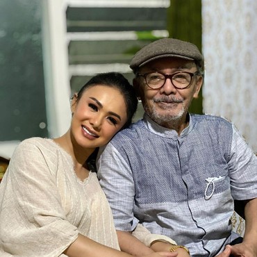 Yuni Shara Tuntun Kepergian Ayahanda lewat Video Call