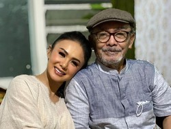Ayahanda Meninggal Terpapar COVID-19, Yuni Shara Bersyukur Sempat Sungkem