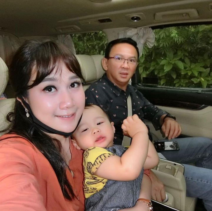 <p>Ahok dan Puput juga pernah memperlihatkan momen ketika mengajak Yosafat ke kebun binatang. Gemas banget, Bunda! (Foto: Instagram: @btpnd)</p>