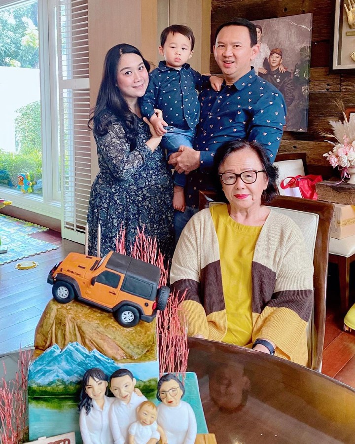 7 Potret Romantis Ahok & Puput hingga Baby Bump Disorot, Hamil Anak