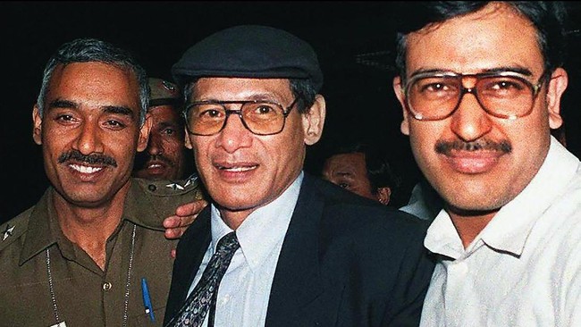 Pembunuh berantai asal Prancis, Charles Sobhraj, kini dibebaskan dari tahanan Nepal, Jumat (23/12), setelah dipenjara selama 19 tahun.