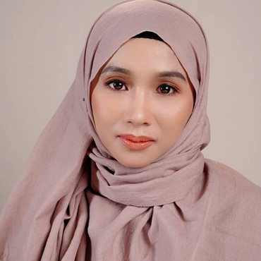 Cerita Miliarder Muda yang Pernah Makan Makanan Bekas Kucing