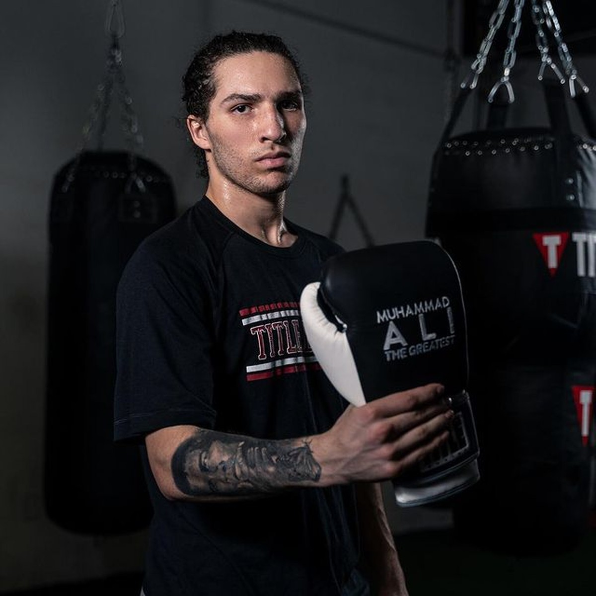 Cucu petinju Muhammad Ali&comma; Nico Ali Walsh segera debut jadi petinju&period; Yuk kita intip potret tampannya&excl;