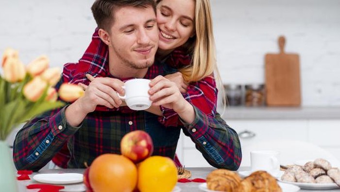 5 Ide Kencan di Rumah Bersama Pasangan Saat Pandemi, Seru dan Romantis!