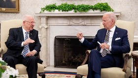 Jumpa Presiden Israel, Biden Janji Cegah Senjata Nuklir Iran