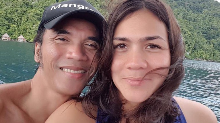 5 Potret Mesra Kaka Slank dan Istri, Bersepeda hingga Cium Bibir - Foto 1