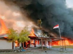 Amuk Massa Bakar Gedung KPU-DPRD Yalimo Papua Buntut Putusan MK