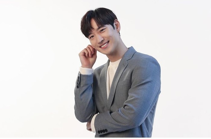 Lee Je Hoon merupakan aktor asal Korea Selatan yang berada dalam naungan Saram Entertainment selama 12 tahun. Kini, ia memutuskan untuk meninggalkan agensinya, dan mendirikan agensi sendiri yang diberi nama COMPANY ON. /instagram.com/leejehoon_official