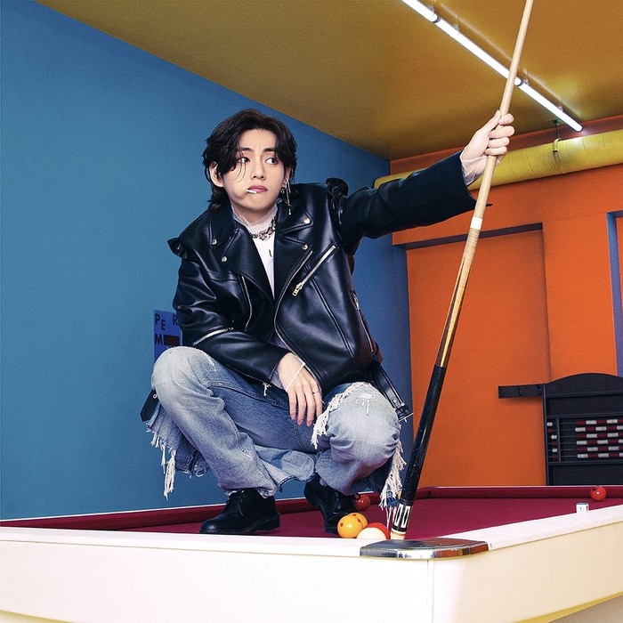 Pria dengan nama lengkap Kim Tae Hyung dan member dari BTS ini, memiliki persona cool. Vokalis yang memiliki tinggi 179 cm ini juga disebut memiliki ketampanan yang tak manusiawi!/Foto: Instagram/bts.bighitofficial