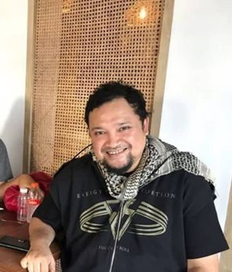 Momen Kenangan Terakhir Aria Baron Eks Gigi Sebelum Meninggal Dunia Kabar duka menyelimuti dunia hiburan Tanah Air Indonesia, Aria Baron Eks Gigi meninggal dunia. Yuk kita lihat potret Baron!