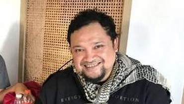 img-title Duka Artis Atas Kepergian Aria Baron Eks Gitaris Gigi
