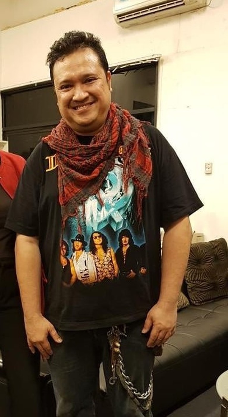 Momen Kenangan Terakhir Aria Baron Eks Gigi Sebelum Meninggal Dunia Kabar duka menyelimuti dunia hiburan Tanah Air Indonesia, Aria Baron Eks Gigi meninggal dunia. Yuk kita lihat potret Baron!
