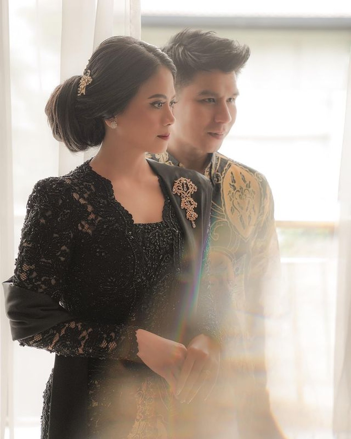 Kabar bahagia tengah menyelimuti Ifan Govinda yang baru saja melamar sang kekasih&period; Yuk kita intip momen manis mereka&excl;