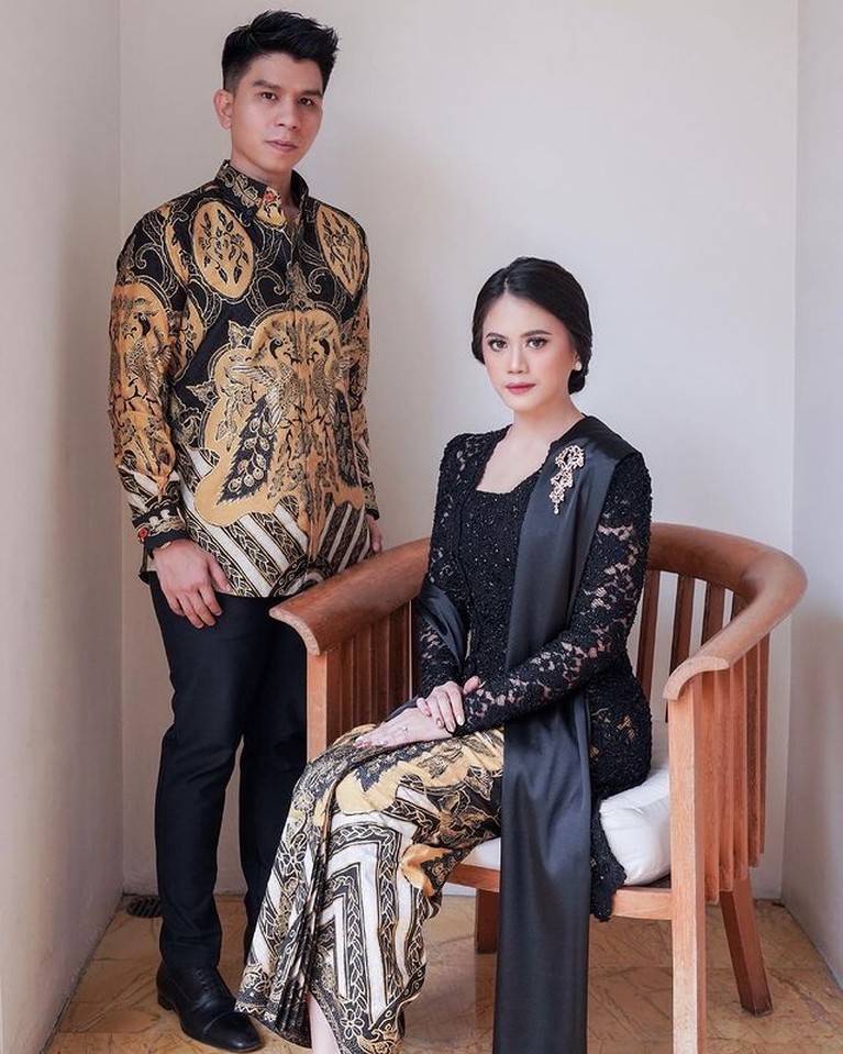Momen Manis Lamaran Ifan Govinda dan Sang Kekasih Kabar bahagia tengah menyelimuti Ifan Govinda yang baru saja melamar sang kekasih. Yuk kita intip momen manis mereka!