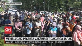 VIDEO: Membludak, Peserta Vaksinasi Tidak Jaga Jarak