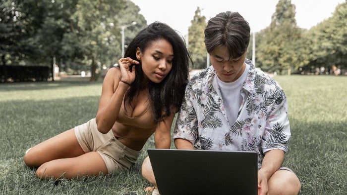 Catat! Ini Hal-hal yang Gak Boleh Kamu Lakukan di Media Sosial Ketika Sudah Menikah