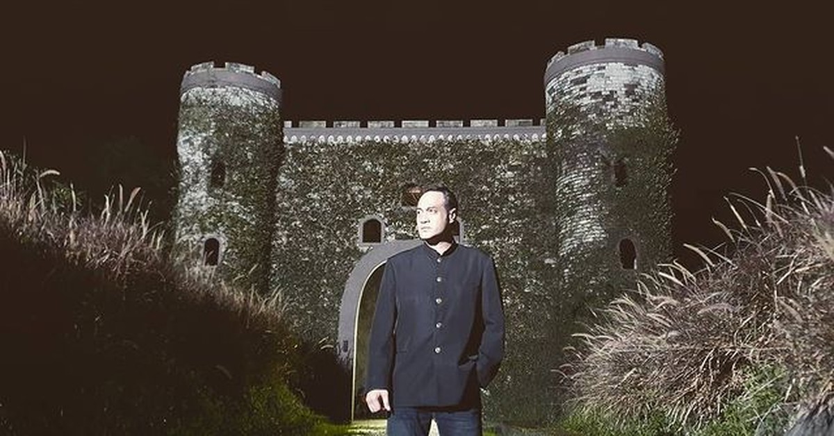 Ferry Irawan dikabarkan tengah dirawat karena sedang sakit keras&period; Yuk kita intip potret bahagia sebelum ia jatuh sakit&excl;