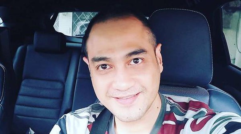 Ferry Irawan dikabarkan tengah dirawat karena sedang sakit keras. Yuk kita intip potret bahagia sebelum ia jatuh sakit!