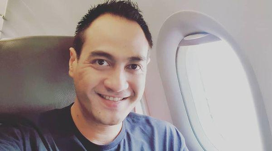 Ferry Irawan dikabarkan tengah dirawat karena sedang sakit keras. Yuk kita intip potret bahagia sebelum ia jatuh sakit!