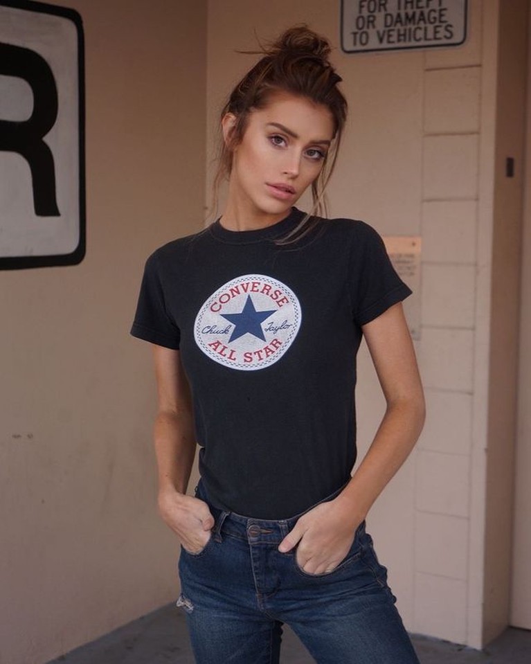Potret Model Seksi yang Sempat Dilirik dan Disenyumi V BTS Rachel Starr adalah ARMY yang paling beruntung karena mencuri perhatian para member BTS saat promosi di Amerika. Yuk intip potretnya!
