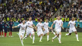 FOTO: Pesta Swiss Usai Singkirkan Prancis di 16 Besar Euro