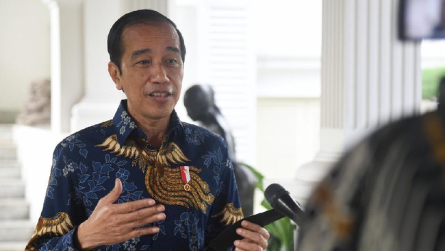 Pakar gestur Handoko Gani mengatakan senyum Jokowi saat memberikan pernyataan tentang kritik BEM UI jangan dianggap remeh.